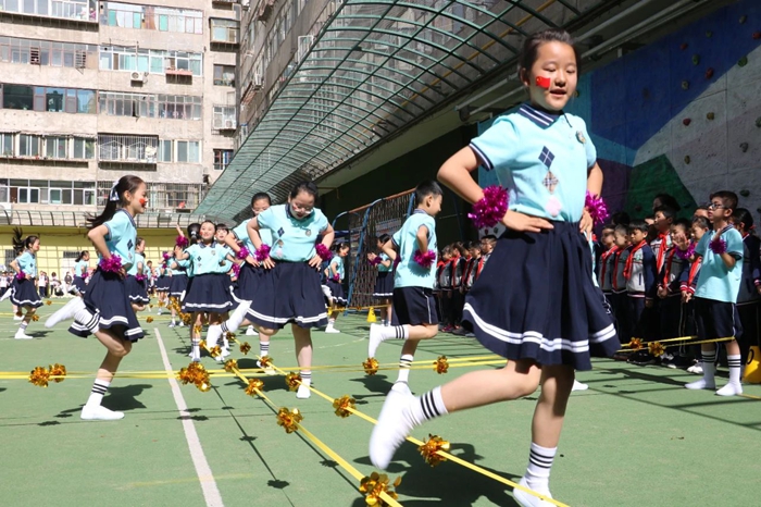 成功吸引了